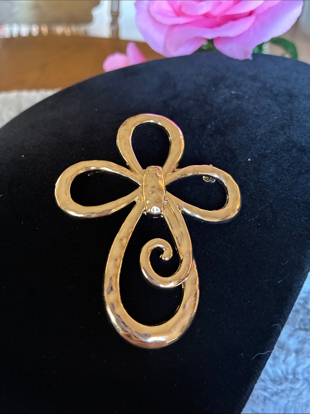 Gold Abstract Swirl Brooch